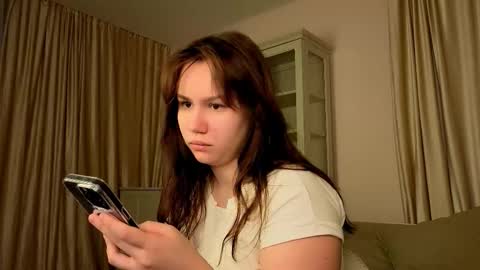 Alisia online show from November 13, 2025, 8:13 am