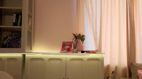 Alisia online show from February 25, 2026, 7:40 am