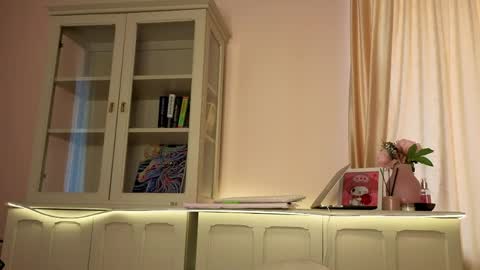 Alisia online show from March 27, 2026, 7:58 am