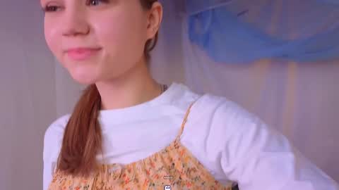 Snapshot of alisia_spinnet chatting on December 20, 2024, 7:55 am Alisia online show from December 20, 2024, 7:55 am