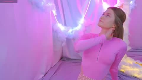 Snapshot of alisia_spinnet chatting on November 4, 2025, 3:44 pm Alisia online show from November 4, 2025, 3:44 pm