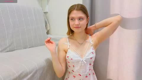 Alisia online show from May 13, 2026, 2:03 pm