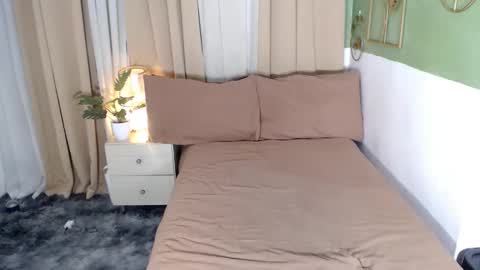 Snapshot of alisonaims chatting on December 2, 2024, 8:52 am hotty online show from December 2, 2024, 8:52 am