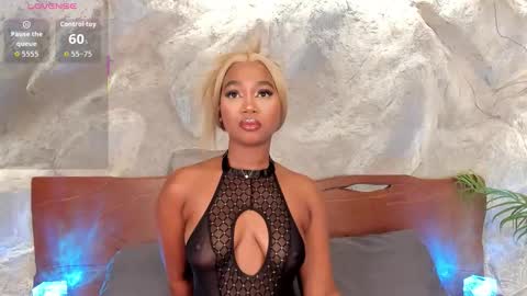 Snapshot of alisoon_moon chatting on December 19, 2025, 10:17 pm Alison Moon online show from December 19, 2025, 10:17 pm