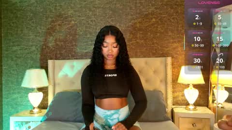 Snapshot of alisoon_moon chatting on January 11, 2026, 12:43 pm Alison Moon online show from January 11, 2026, 12:43 pm