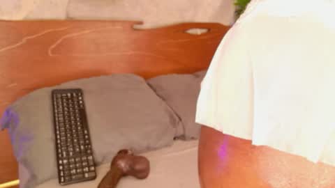 Snapshot of alisoon_moon chatting on March 7, 2026, 10:29 pm Alison Moon online show from March 7, 2026, 10:29 pm