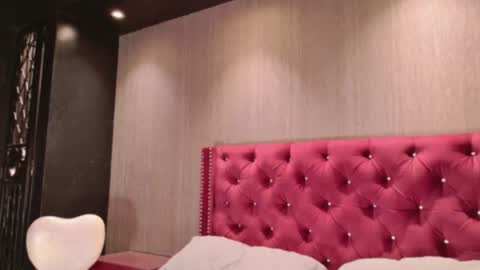 Snapshot of alisoon_moon chatting on March 22, 2026, 2:20 pm Alison Moon online show from March 22, 2026, 2:20 pm