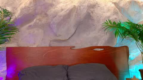 Snapshot of alisoon_moon chatting on April 8, 2026, 10:10 pm Alison Moon online show from April 8, 2026, 10:10 pm