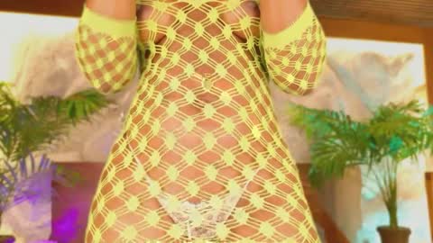 Snapshot of alisoon_moon chatting on April 11, 2026, 10:36 pm Alison Moon online show from April 11, 2026, 10:36 pm