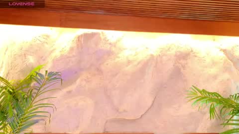 Snapshot of alisoon_moon chatting on April 14, 2026, 10:16 pm Alison Moon online show from April 14, 2026, 10:16 pm