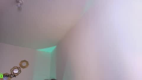 Snapshot of aliss_es chatting on November 4, 2025, 6:18 pm ALISS online show from November 4, 2025, 6:18 pm