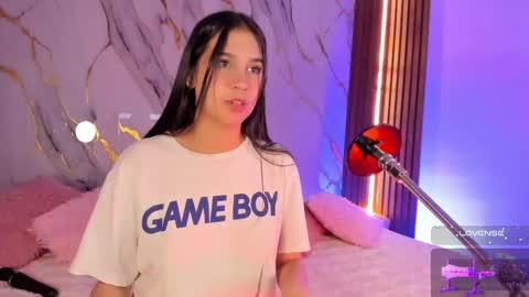 Snapshot of alissa_cute1 chatting on November 25, 2025, 8:42 pm Mia online show from November 25, 2025, 8:42 pm