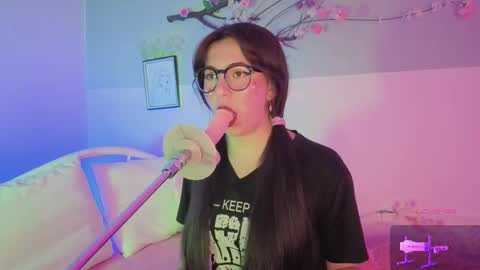 Mia online show from March 19, 2026, 9:30 pm