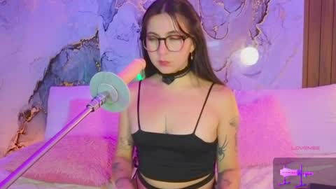 Mia online show from April 11, 2026, 8:35 pm