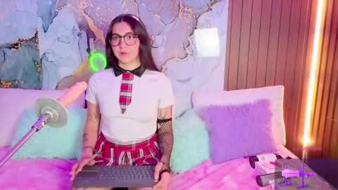 Snapshot of alissa_cute1 chatting on April 28, 2026, 8:36 pm Mia online show from April 28, 2026, 8:36 pm