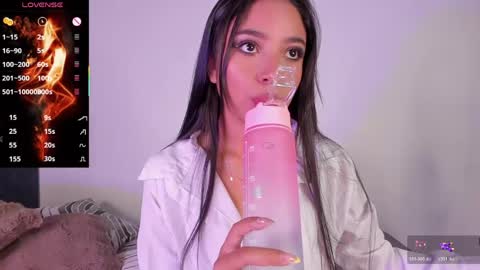 alissarose_1 online show from April 12, 2026, 11:32 pm