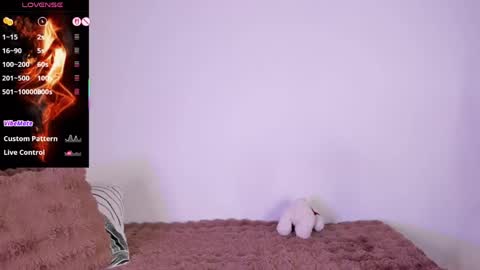 alissarose_1 online show from April 28, 2026, 7:52 pm