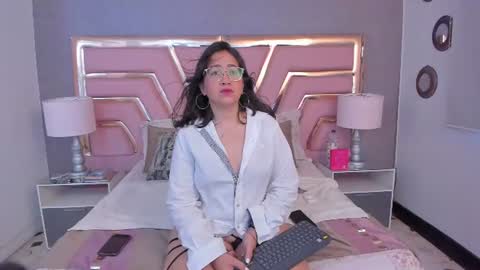 Snapshot of alissbluumm chatting on June 24, 2026, 11:53 am alissbluumm online show from June 24, 2026, 11:53 am