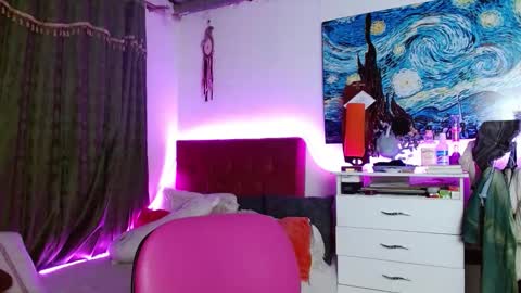 Snapshot of alissesallie_ chatting on October 24, 2025, 2:08 am alissesallie_ online show from October 24, 2025, 2:08 am