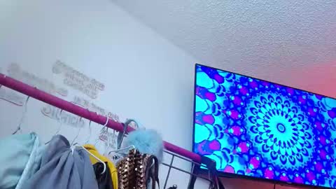 alissesallie_ online show from February 14, 2026, 4:37 pm