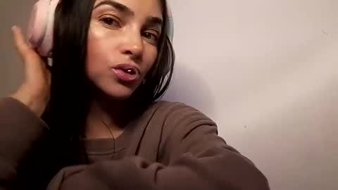 Snapshot of alisson369_ chatting on February 19, 2025, 5:38 pm Alisson369 online show from February 19, 2025, 5:38 pm