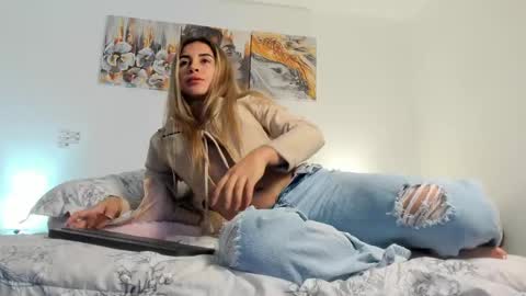 Snapshot of alissonroyce chatting on October 18, 2025, 3:42 am Goddess online show from October 18, 2025, 3:42 am