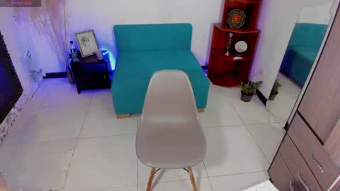 Snapshot of alizee__ chatting on April 18, 2026, 11:49 pm Alizee online show from April 18, 2026, 11:49 pm