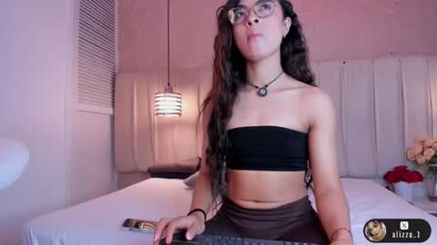 Snapshot of alizza_ chatting on February 11, 2026, 11:37 am alizza_ online show from February 11, 2026, 11:37 am