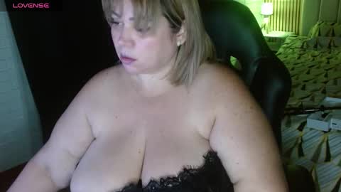 Snapshot of allegra_ferragamo chatting on February 17, 2025, 12:43 am Ale online show from February 17, 2025, 12:43 am