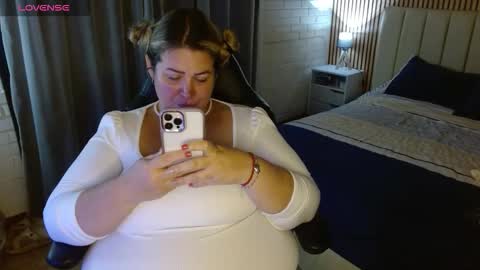 Snapshot of allegra_ferragamo chatting on December 5, 2025, 8:05 pm Ale online show from December 5, 2025, 8:05 pm