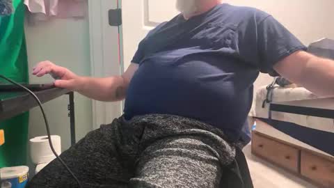 Allergictolove online show from February 9, 2026, 11:42 pm