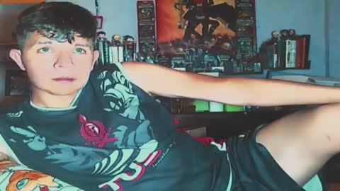 Snapshot of allex14141414xd chatting on December 18, 2025, 10:21 am allex14141414xd online show from December 18, 2025, 10:21 am