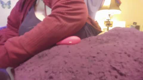 Snapshot of alli_kat78 chatting on December 17, 2024, 2:00 pm Alli Kat online show from December 17, 2024, 2:00 pm