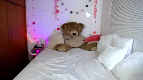 Allie  online show from February 26, 2025, 9:58 pm