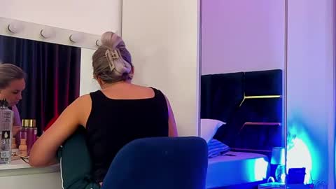 Snapshot of allisonsweetie chatting on July 27, 2026, 12:34 pm AllisonSweetie online show from July 27, 2026, 12:34 pm