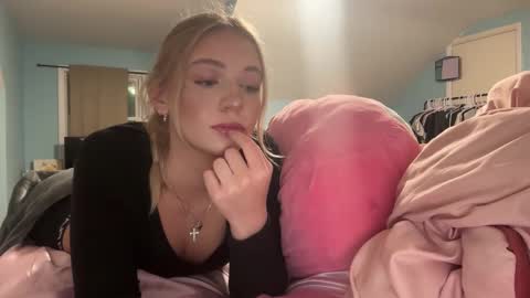 allisontaylorxo online show from February 11, 2026, 3:33 am