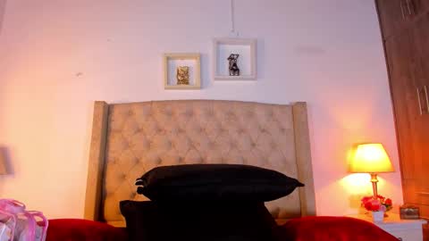 Snapshot of allisson_m chatting on February 25, 2026, 12:04 pm allisson online show from February 25, 2026, 12:04 pm