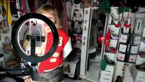 Snapshot of allsson_miller chatting on January 5, 2026, 9:51 pm allsson_miller online show from January 5, 2026, 9:51 pm