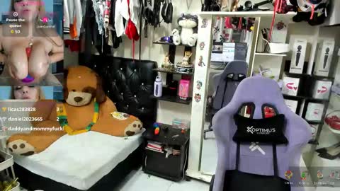 Snapshot of allsson_miller chatting on January 14, 2026, 12:05 am allsson_miller online show from January 14, 2026, 12:05 am