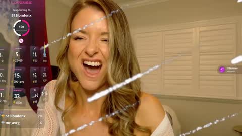 Snapshot of alluring_aurora_amor chatting on October 3, 2025, 1:46 am Aurora online show from October 3, 2025, 1:46 am