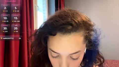 Snapshot of alluring_vibes_69 chatting on December 16, 2025, 9:14 am Esme online show from December 16, 2025, 9:14 am