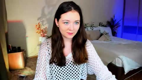 alluringeyess online show from November 18, 2025, 11:14 am