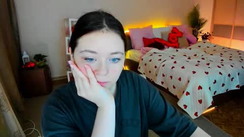 alluringeyess online show from February 15, 2026, 8:35 am