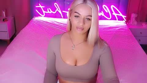 AlwaysHot online show from December 3, 2025, 2:19 am