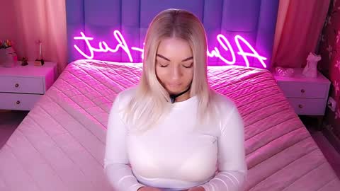 AlwaysHot online show from April 8, 2026, 2:33 am