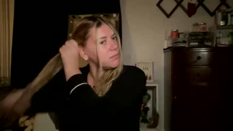 allyanalangel online show from November 19, 2025, 4:12 am