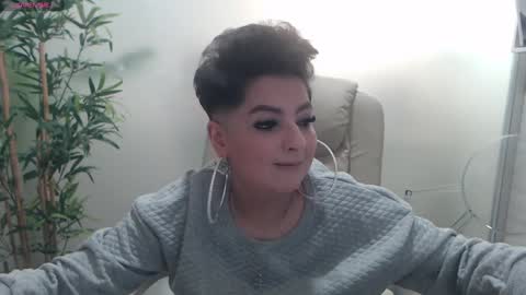 Snapshot of allyiah chatting on December 25, 2024, 10:27 pm online show from December 25, 2024, 10:27 pm