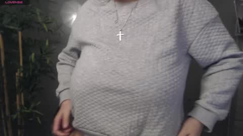 Snapshot of allyiah chatting on December 26, 2024, 1:29 am online show from December 26, 2024, 1:29 am