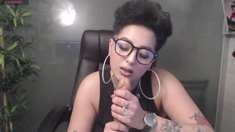 Snapshot of allyiah chatting on January 3, 2025, 10:29 pm online show from January 3, 2025, 10:29 pm