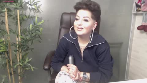 Snapshot of allyiah chatting on January 7, 2025, 9:35 pm online show from January 7, 2025, 9:35 pm